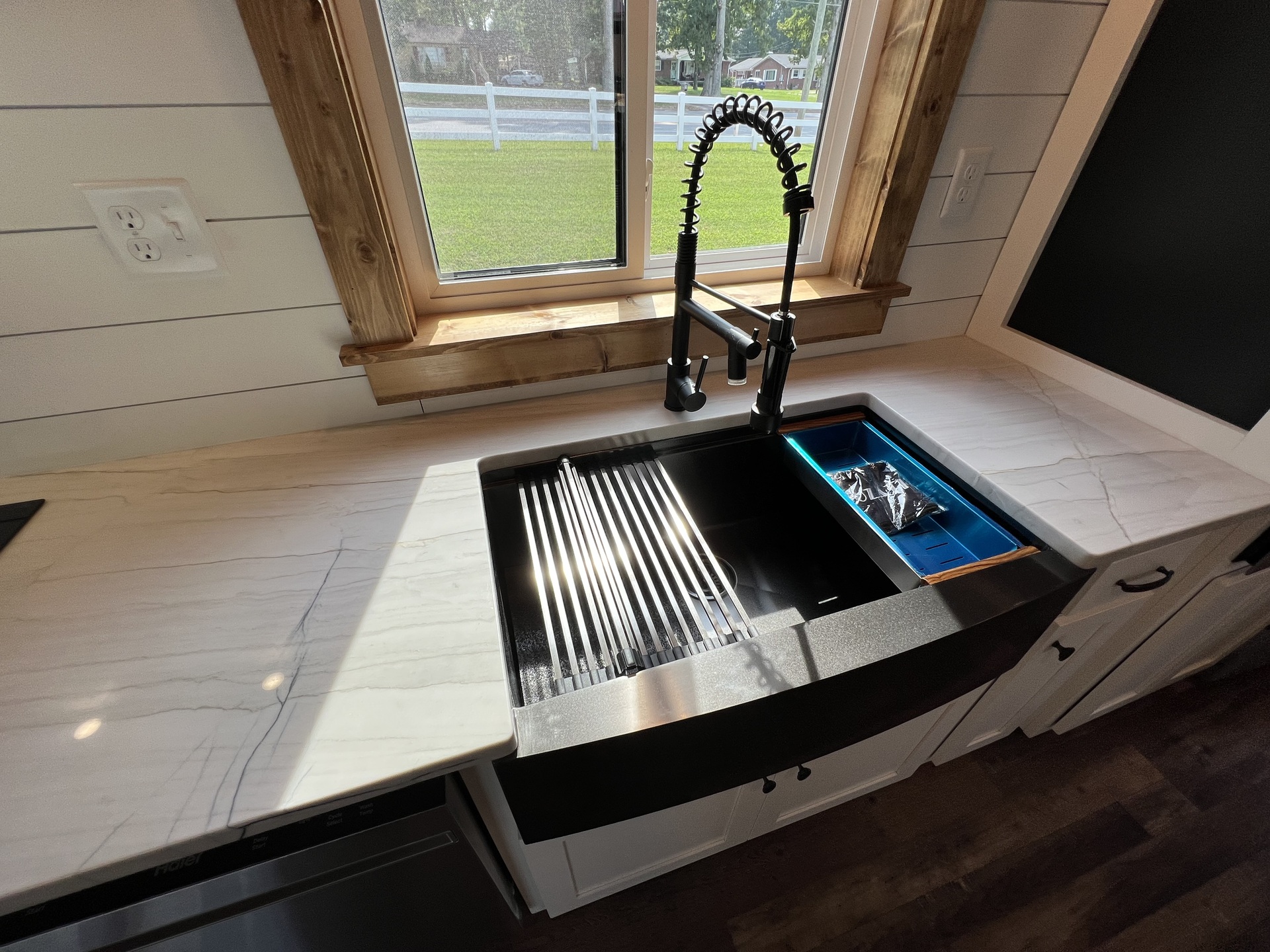 Farmhouse sink